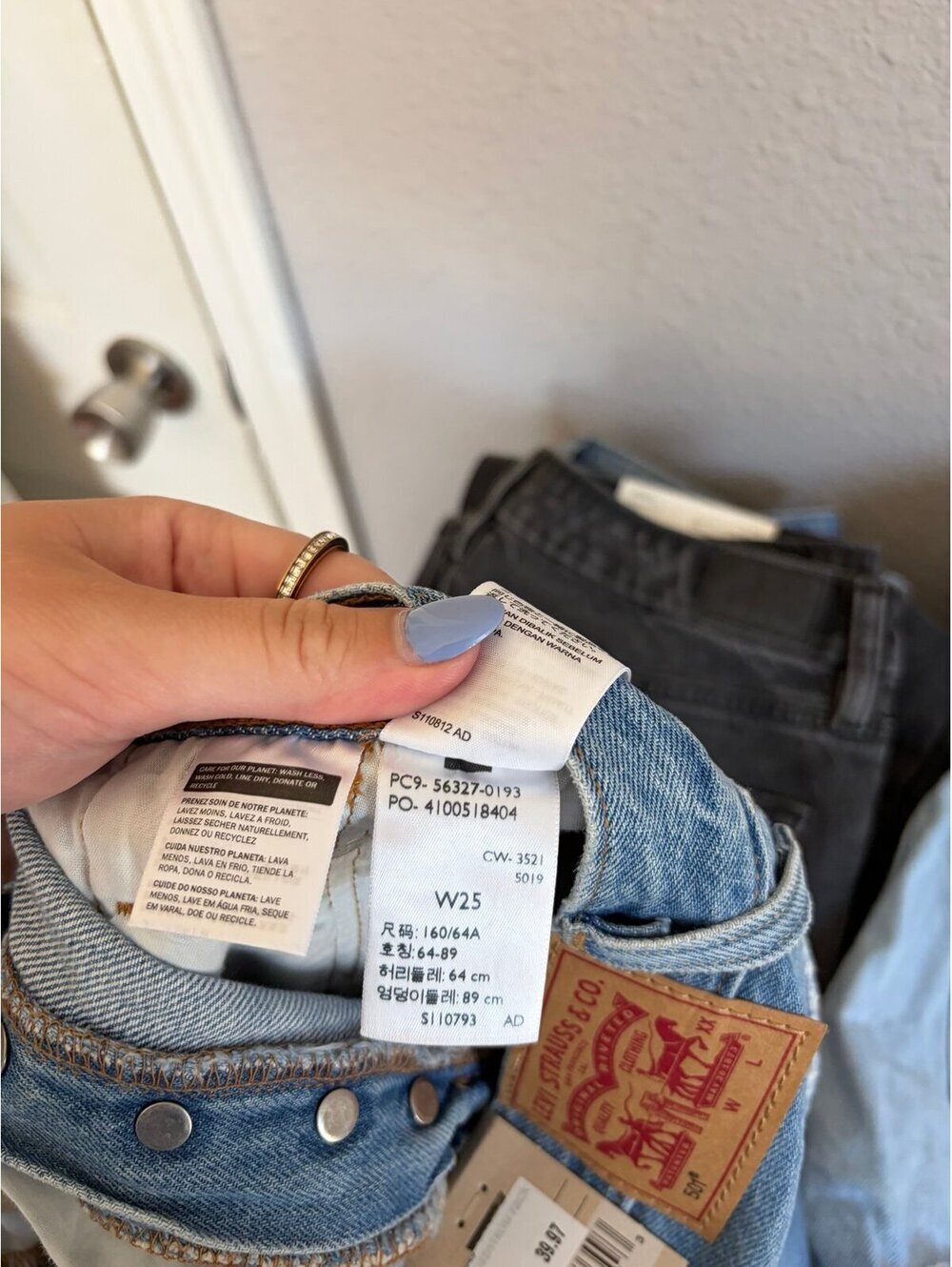 NWT Levi's 501 Light Wash Shorts size W25. 2.5in inseam - Picture 4 of 5